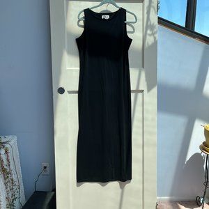 Long, sleeveless black dress